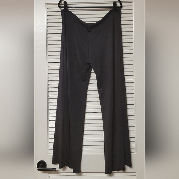 Madam D - (Plus-Size) Black Stretch Flowy Pull-On Pants With Pockets - Picture 2 of 6